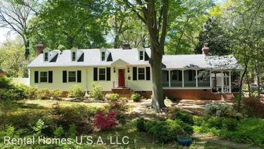 Main picture of 4 White Oak Dr