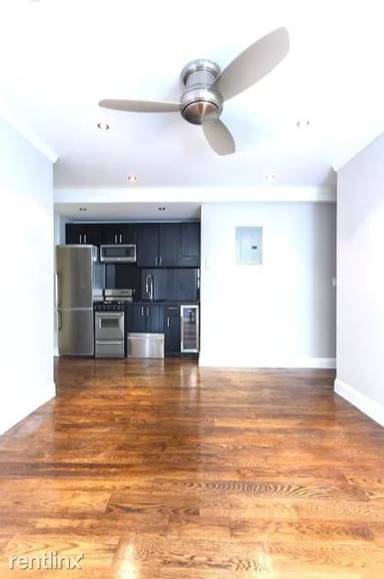 Main picture of 309 E 8th St