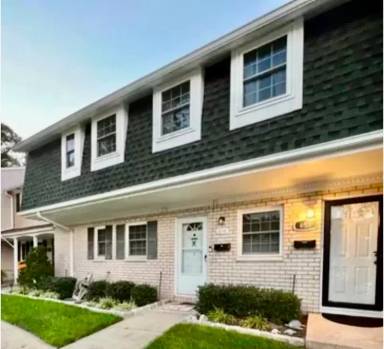 Main picture of 653 Village Dr