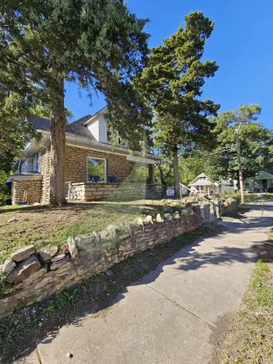 Main picture of 4900 Michigan Ave