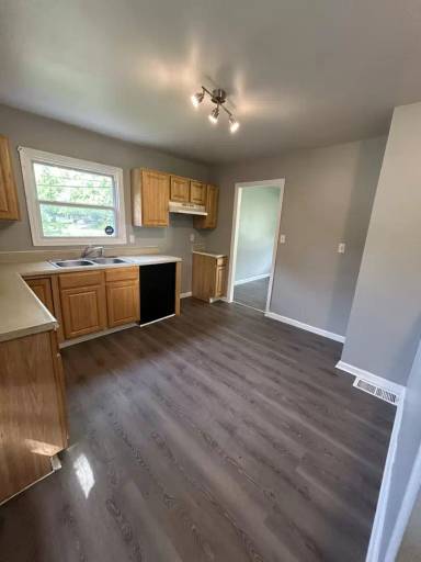 Main picture of 121 Saint Dorothy Dr
