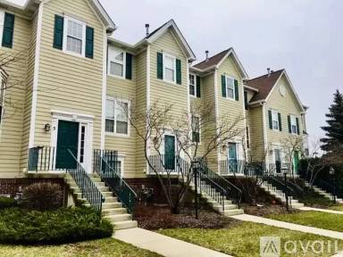 Main picture of 2412 Courtyard Cir