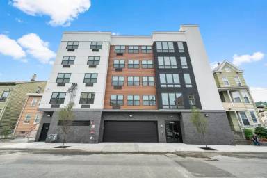 Main picture of 242 Spring St