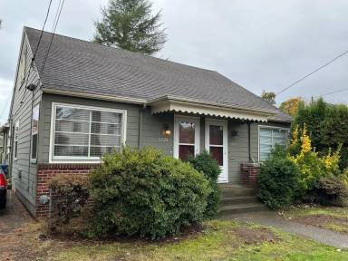 Main picture of 5724 NE Halsey St