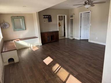 Main picture of 310 Major Ave