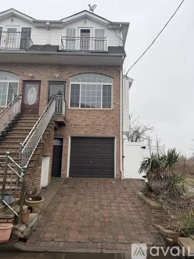 Main picture of 753 Quincy Ave