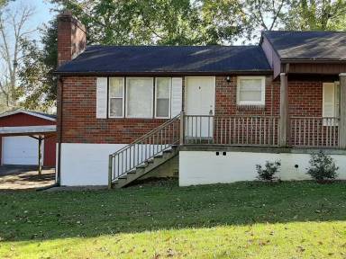 Main picture of 305 Spring St