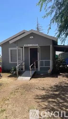 Main picture of 205 W Maple Ave