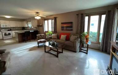 Main picture of 910 2nd St NE
