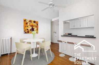 Main picture of 430 W Diversey Pkwy