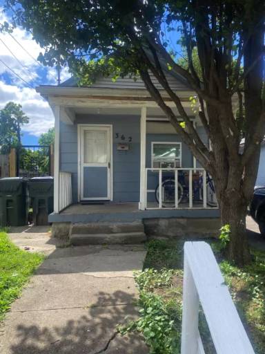 Main picture of 338 E Second St