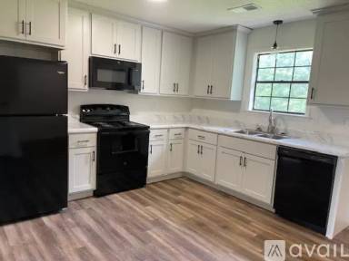 Main picture of 92 Glenbrook Dr