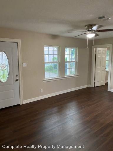 Main picture of 8918 Manus St