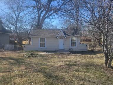 Main picture of 7108 N Flora Ave