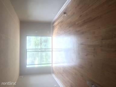 Main picture of 525 N Quentin Rd