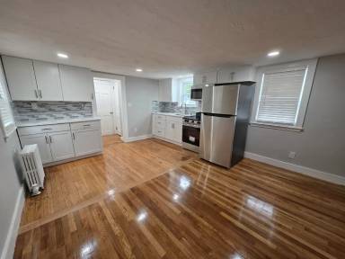 Main picture of 154 Pleasant St