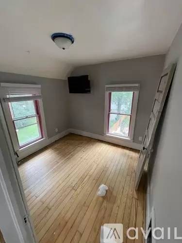Main picture of 417 Woodward Ave