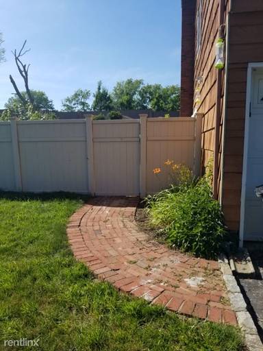 Main picture of 28 Apple Tree Dr