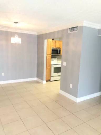 Main picture of 924 Lake Destiny Rd