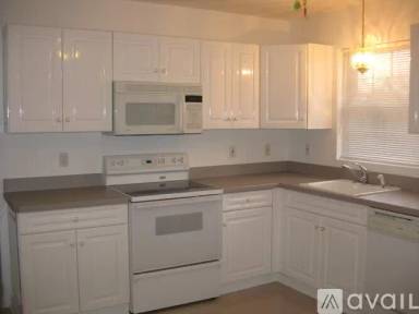 Main picture of 7 Donna Ln