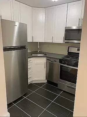 Main picture of 6555 Broadway