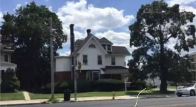 Main picture of 524 E Lincoln Hwy