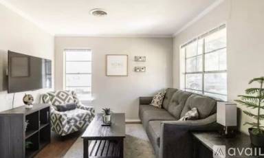 Main picture of 204 Collinsville St