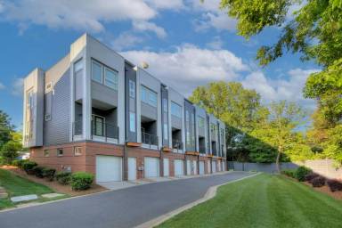 Main picture of 2826 Youngblood St