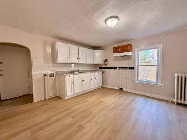 Main picture of 141 W Elmer St