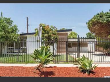 Main picture of 18019 Hatton St