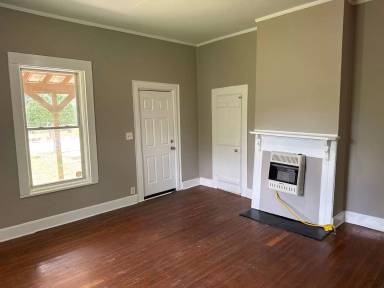 Main picture of 163 Poplar St