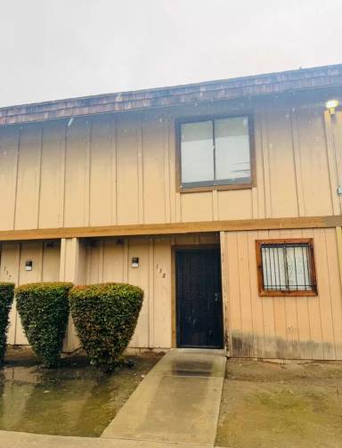 Main picture of 1221 N Peach Ave