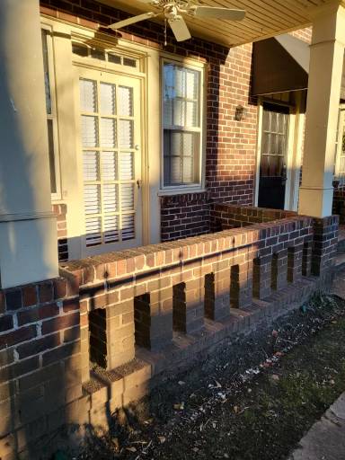 Main picture of 1048 Euclid Ave NE