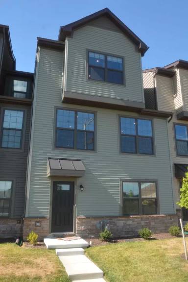 Main picture of 323 E Cochran St