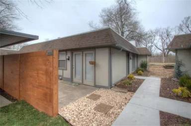 Main picture of 5301 E 32nd Pl