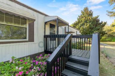 Main picture of 631 1/2 Gibson Rd