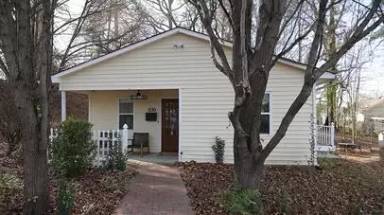 Main picture of 804 Gerard St