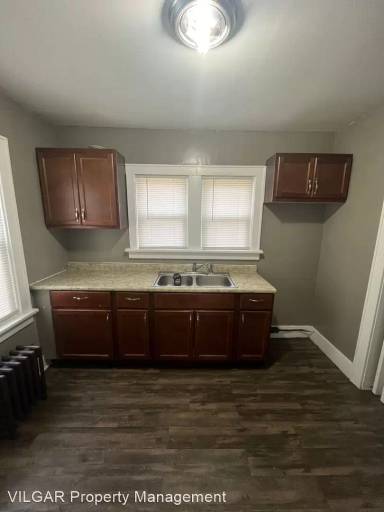 Main picture of 112 W 13th St
