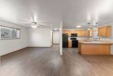 Main picture of 8208 S Hughes Ave