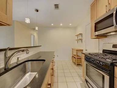 Main picture of 1005 Daphne Ct
