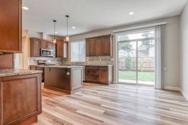 Main picture of 5810 NE 45th St