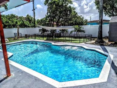 Main picture of 1850 SW 42nd Ave