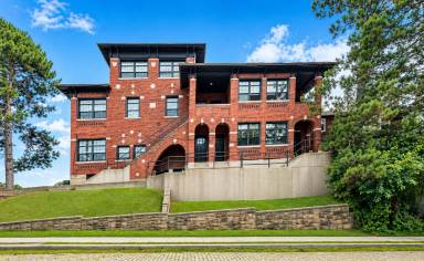 Main picture of 5552 Phillips Ave
