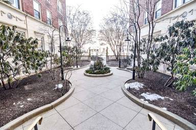 Main picture of 1405 Beacon St