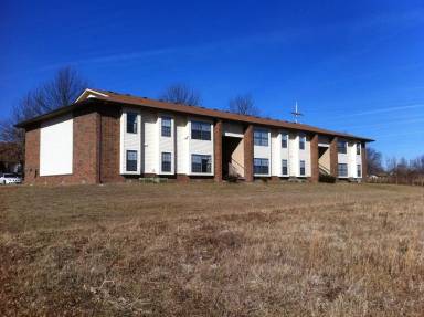Main picture of 915 W College St
