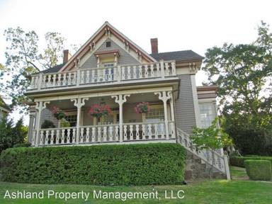 Main picture of 137 N Main St