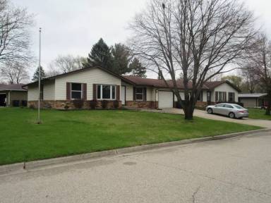 Main picture of 2805 Iroquois Ct