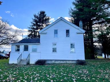 Main picture of 63 Clinton St