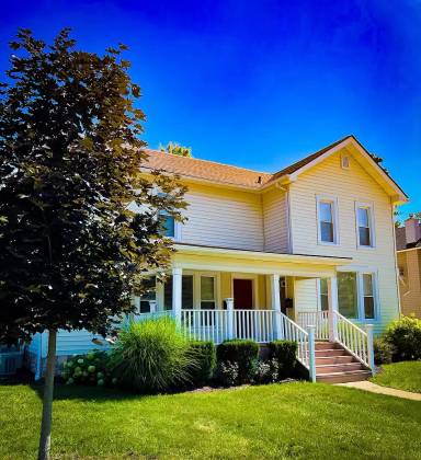 Main picture of 92-94 W Main St