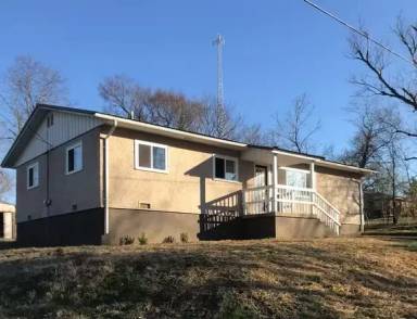 Main picture of 210 N Elm St